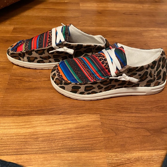 Serape & Leopard Lace Up Flat Sneakers - Similar to Hey Dudes - NWT - round toe - Picture 3 of 4